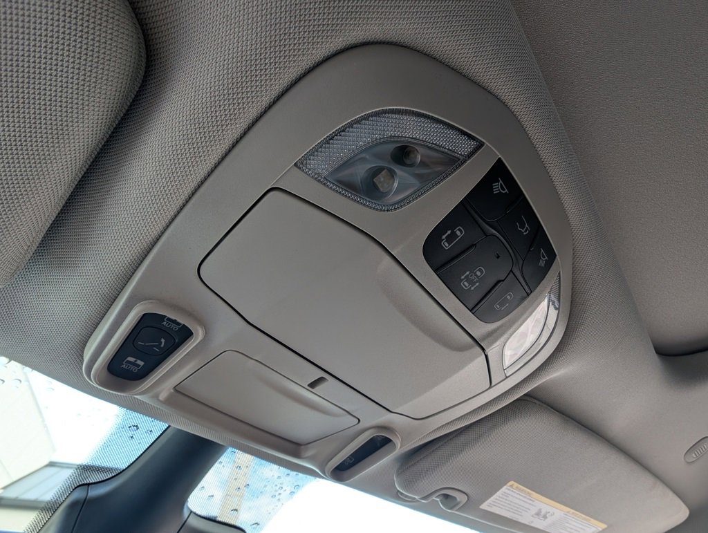 Used 2024 Chrysler Pacifica Touring-L w/ Road Tripper Package image 34