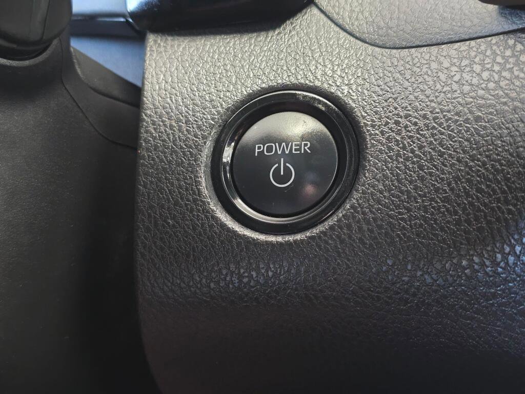 Used 2025 Toyota Camry SE image 31