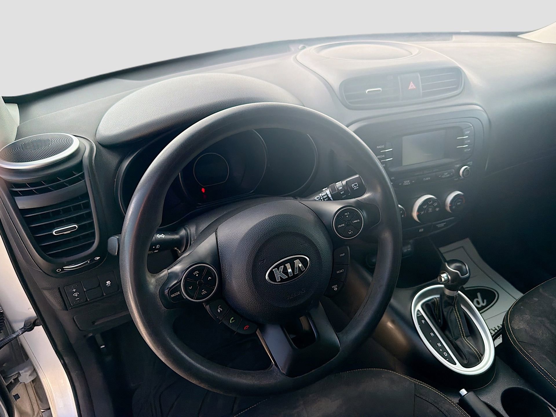 Used 2016 Kia Soul + image 10
