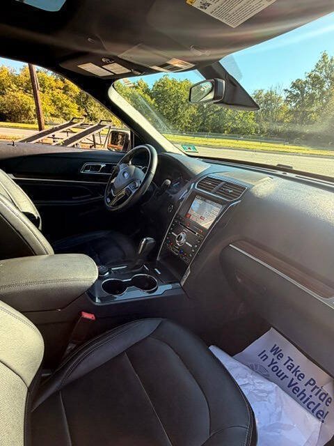 Used 2018 Ford Explorer Limited AWD/4WD image 10