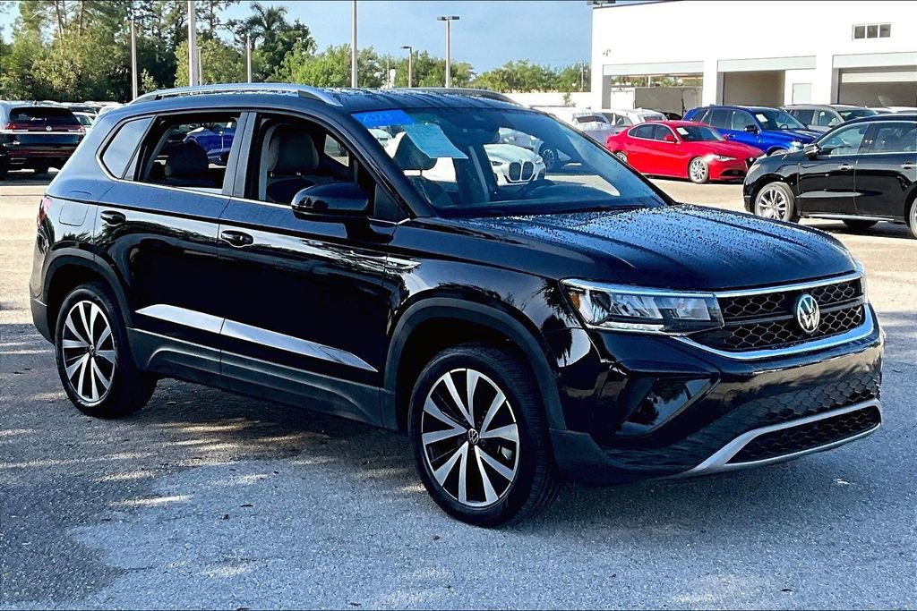 Certified 2023 Volkswagen Taos SE w/ Panoramic Sunroof Package image 2