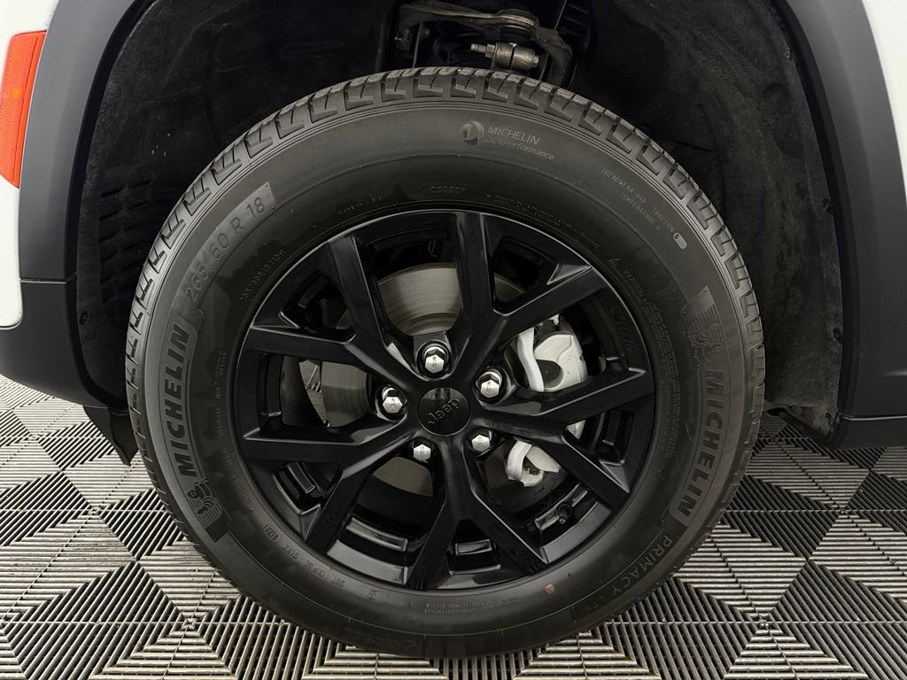 Certified 2025 Jeep Grand Cherokee Altitude AWD/4WD image 11