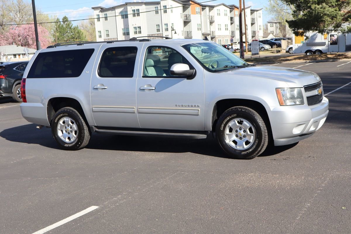 Used 2013 Chevrolet Suburban LT image 2