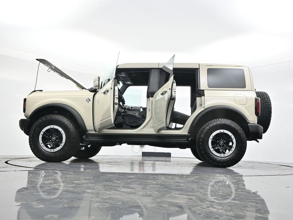 Used 2025 Ford Bronco Outer Banks w/ Sasquatch Package AWD/4WD image 59