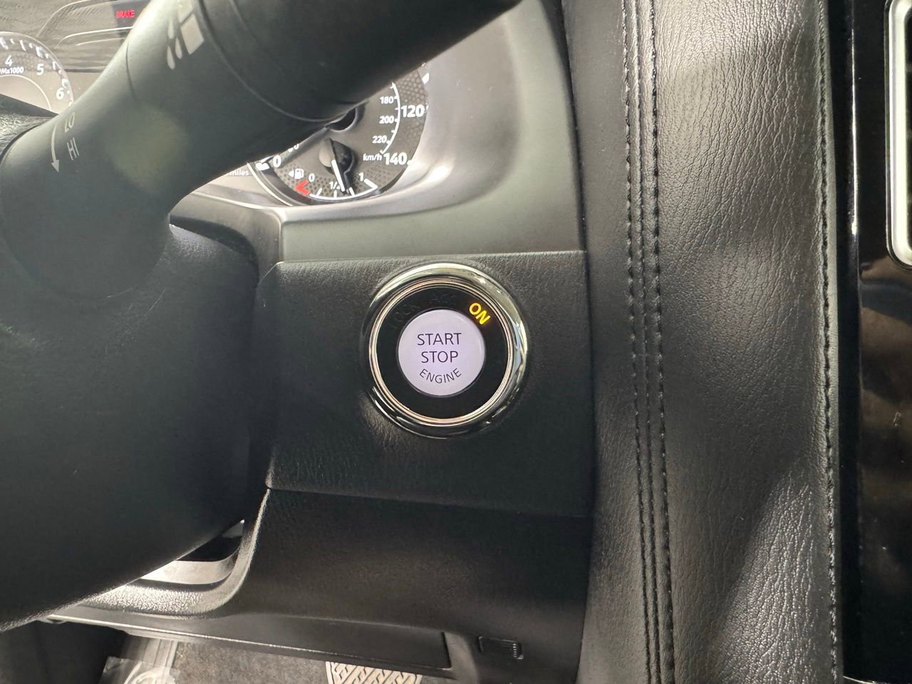 Used 2024 Nissan Armada SL w/ Captain's Chairs Package image 23