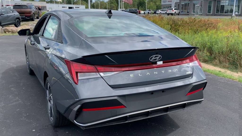 New 2025 Hyundai Elantra SEL FWD image 2