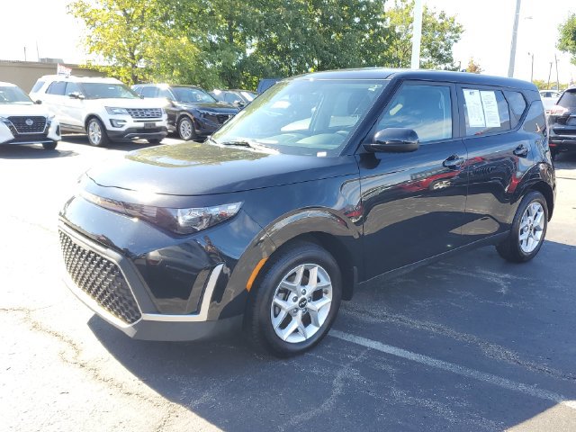 Used 2023 Kia Soul LX w/ LX Technology Package FWD image 2
