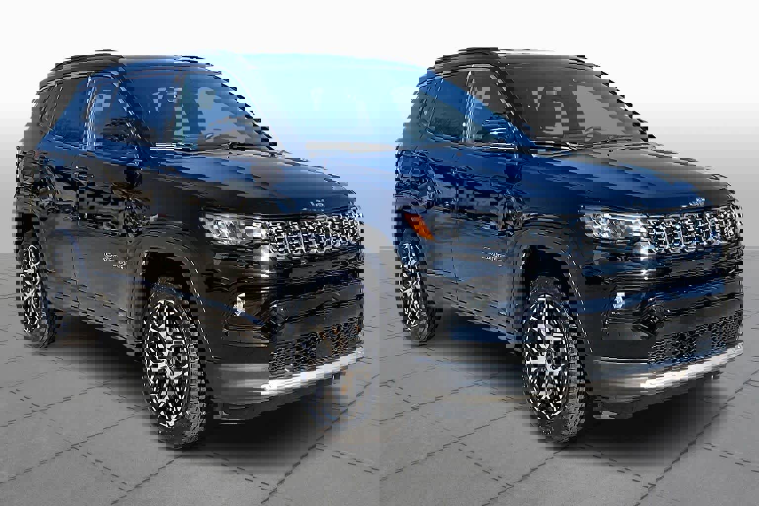 Used 2025 Jeep Compass Limited image 3