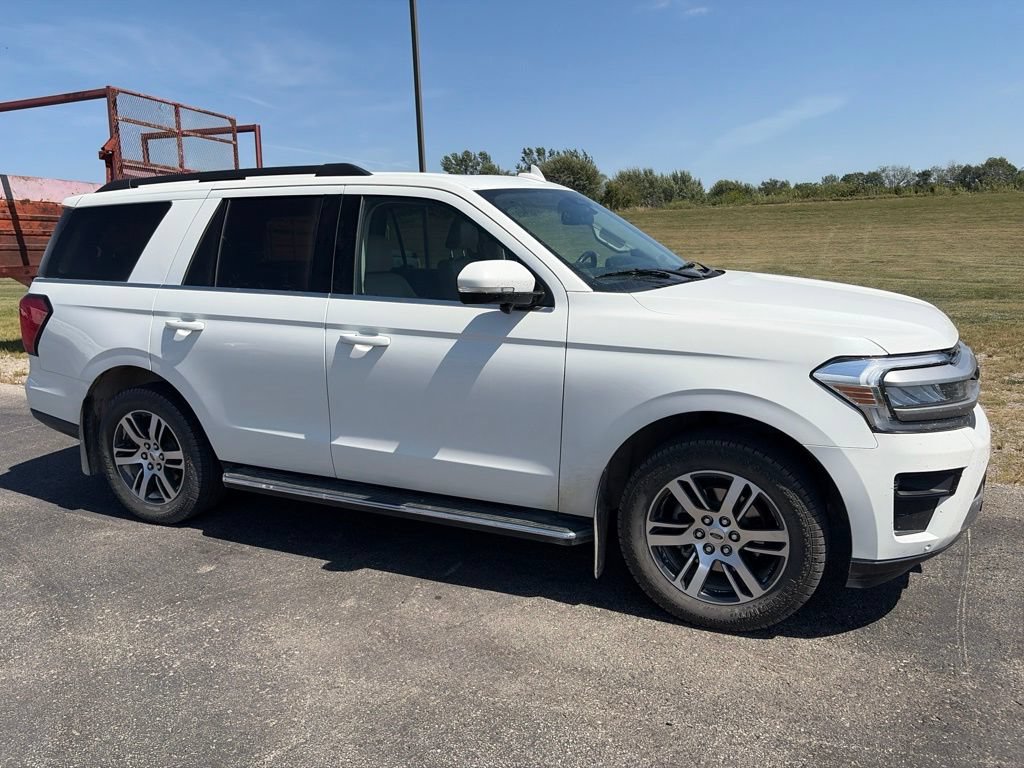 Used 2023 Ford Expedition XLT AWD/4WD image 3