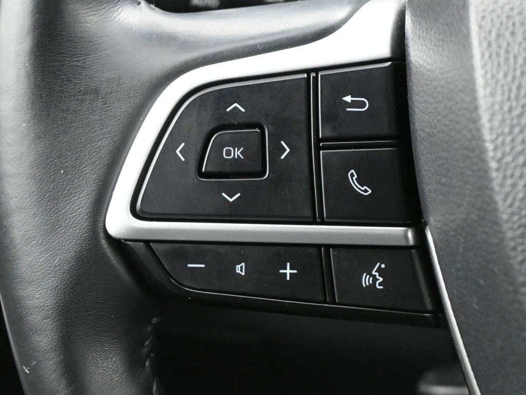 Used 2023 Toyota Highlander XLE image 6