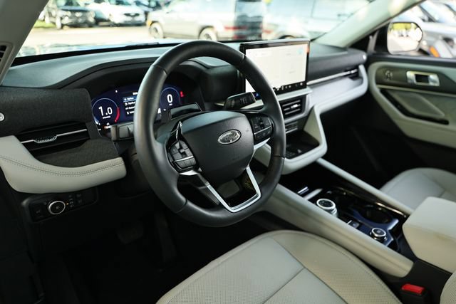 Used 2025 Ford Explorer Platinum w/ Ultimate Package AWD/4WD image 19