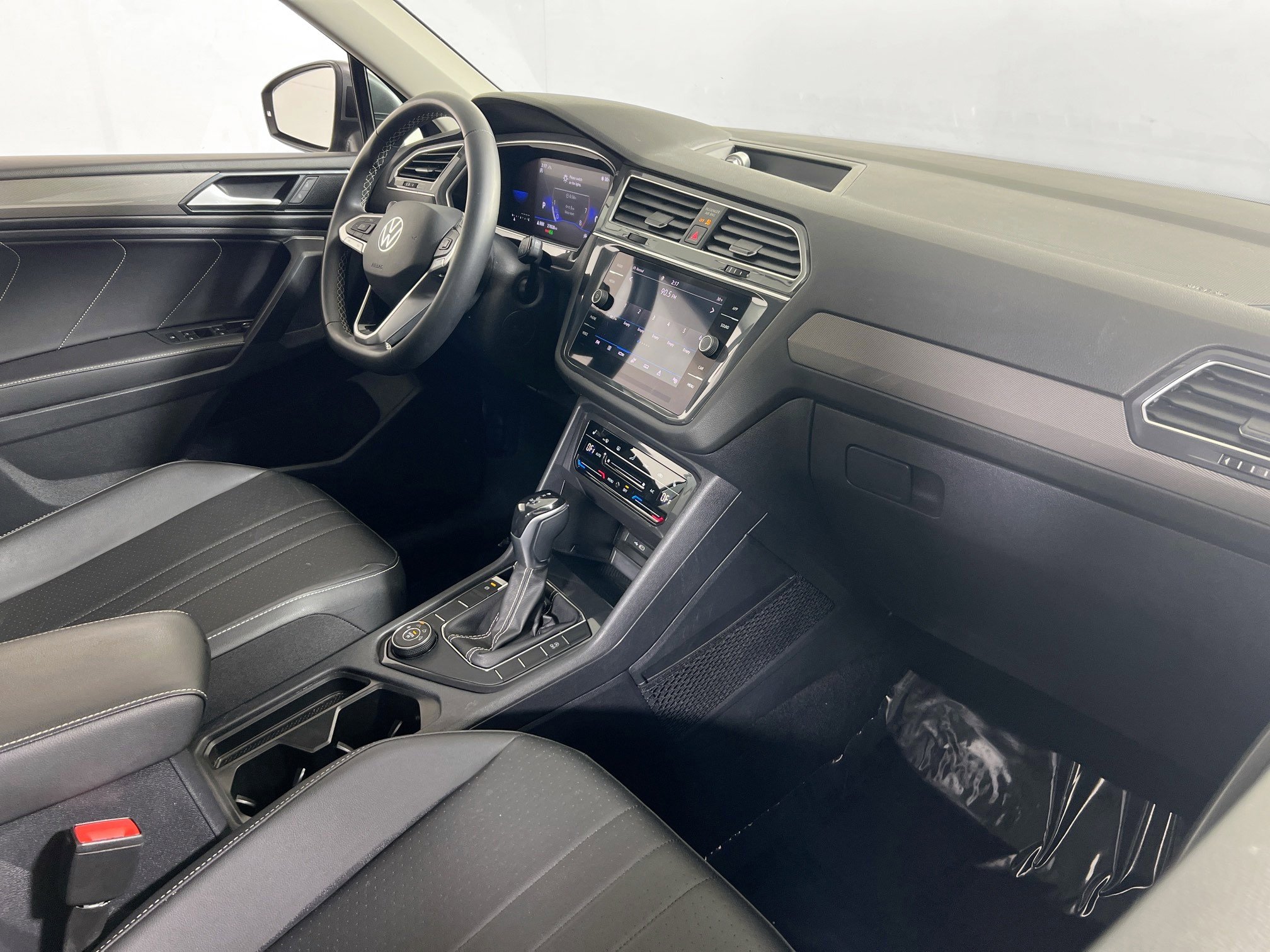 Used 2022 Volkswagen Tiguan SE AWD/4WD image 27