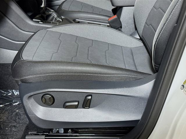 New 2026 Volkswagen Taos SE image 16