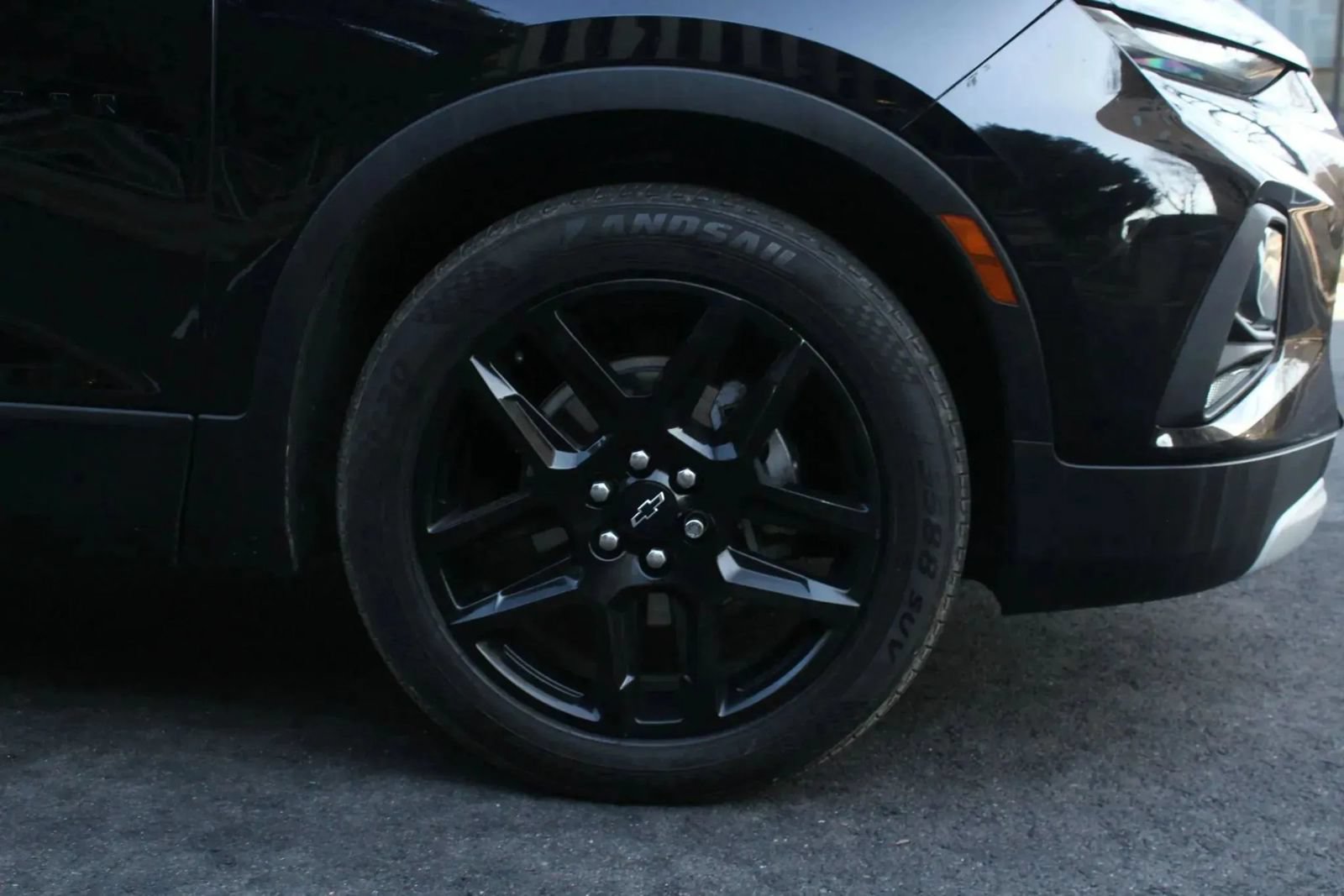 Used 2019 Chevrolet Blazer LT w/ Sound & Technology Package FWD image 4