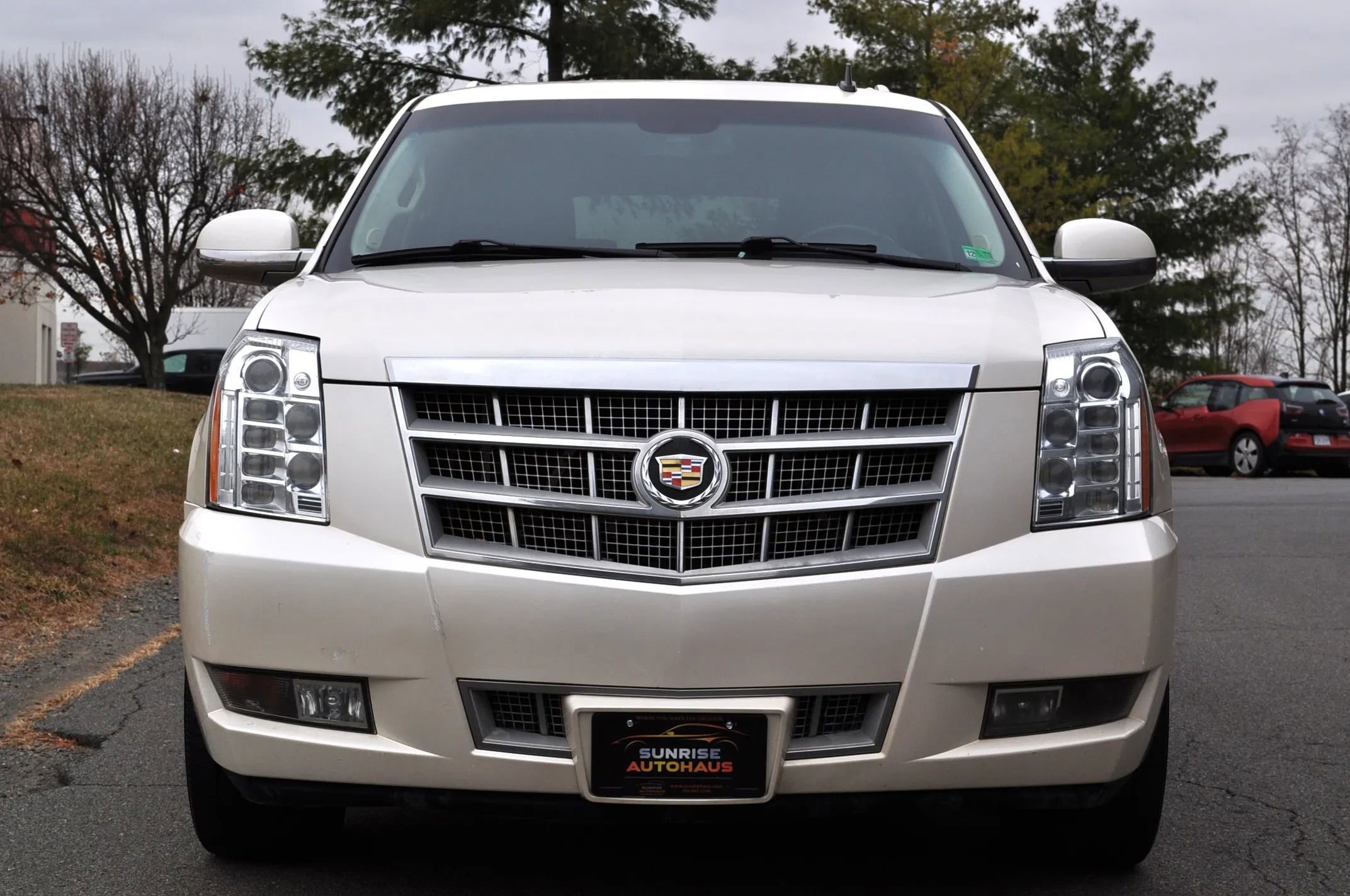 Used 2013 Cadillac Escalade Platinum image 2