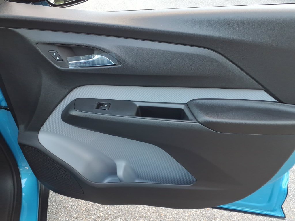 New 2027 Chevrolet Bolt LT w/ Comfort Package FWD image 18