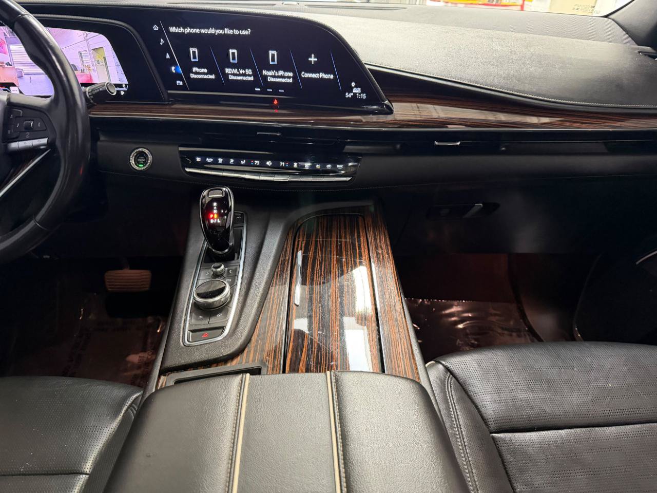 Used 2023 Cadillac Escalade Premium Luxury AWD/4WD image 35