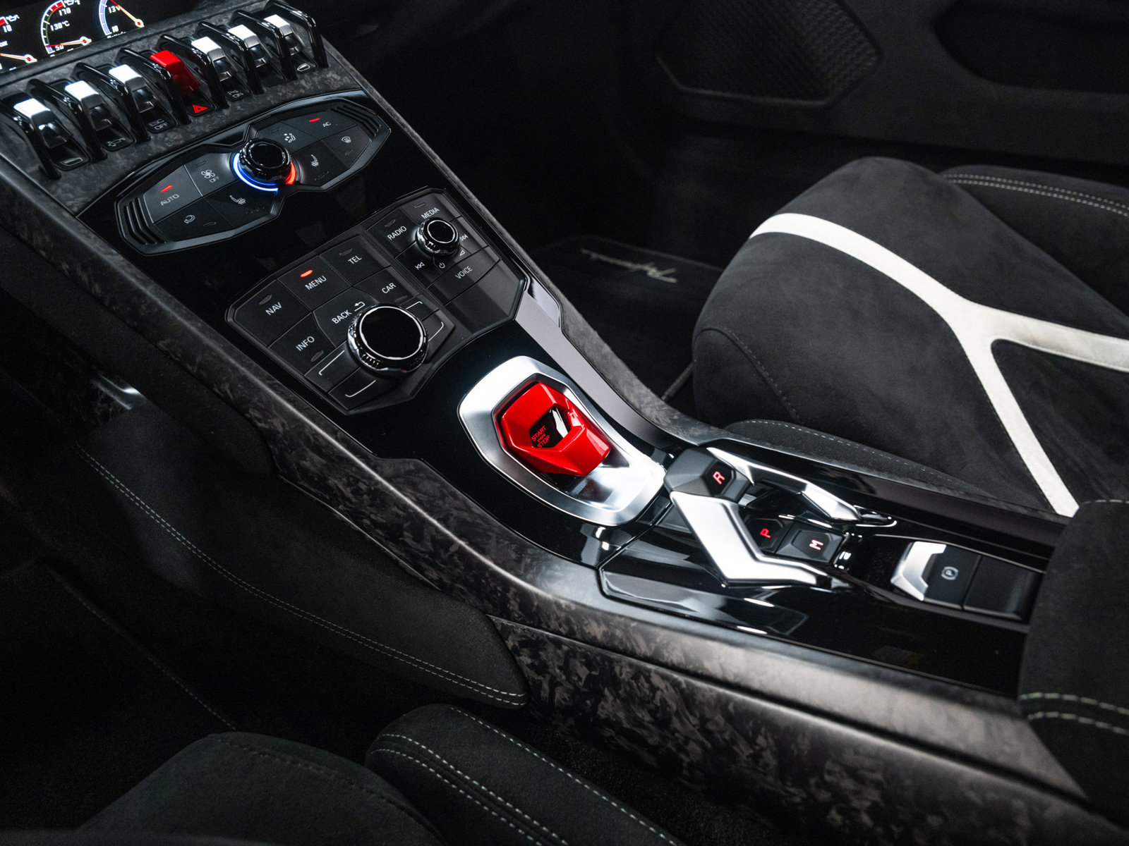 Used 2018 Lamborghini Huracan Performante AWD/4WD image 48