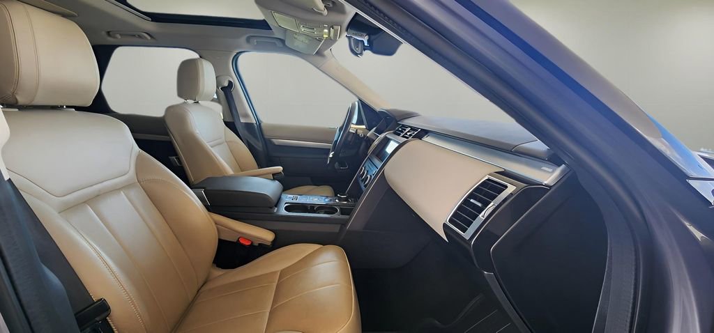 Used 2020 Land Rover Discovery Landmark image 28