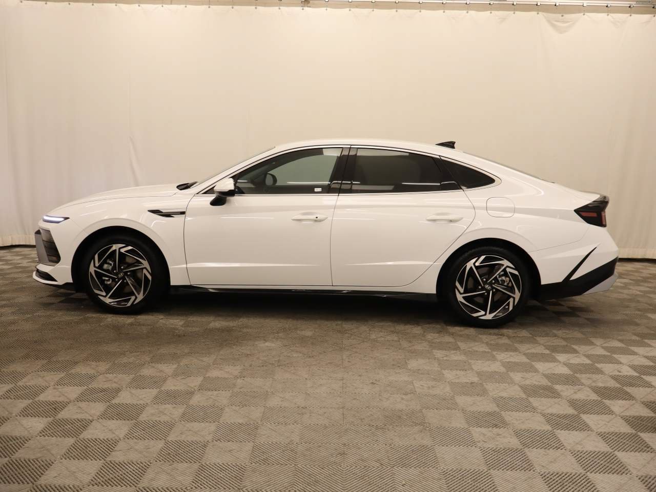 Used 2026 Hyundai Sonata SEL FWD image 3