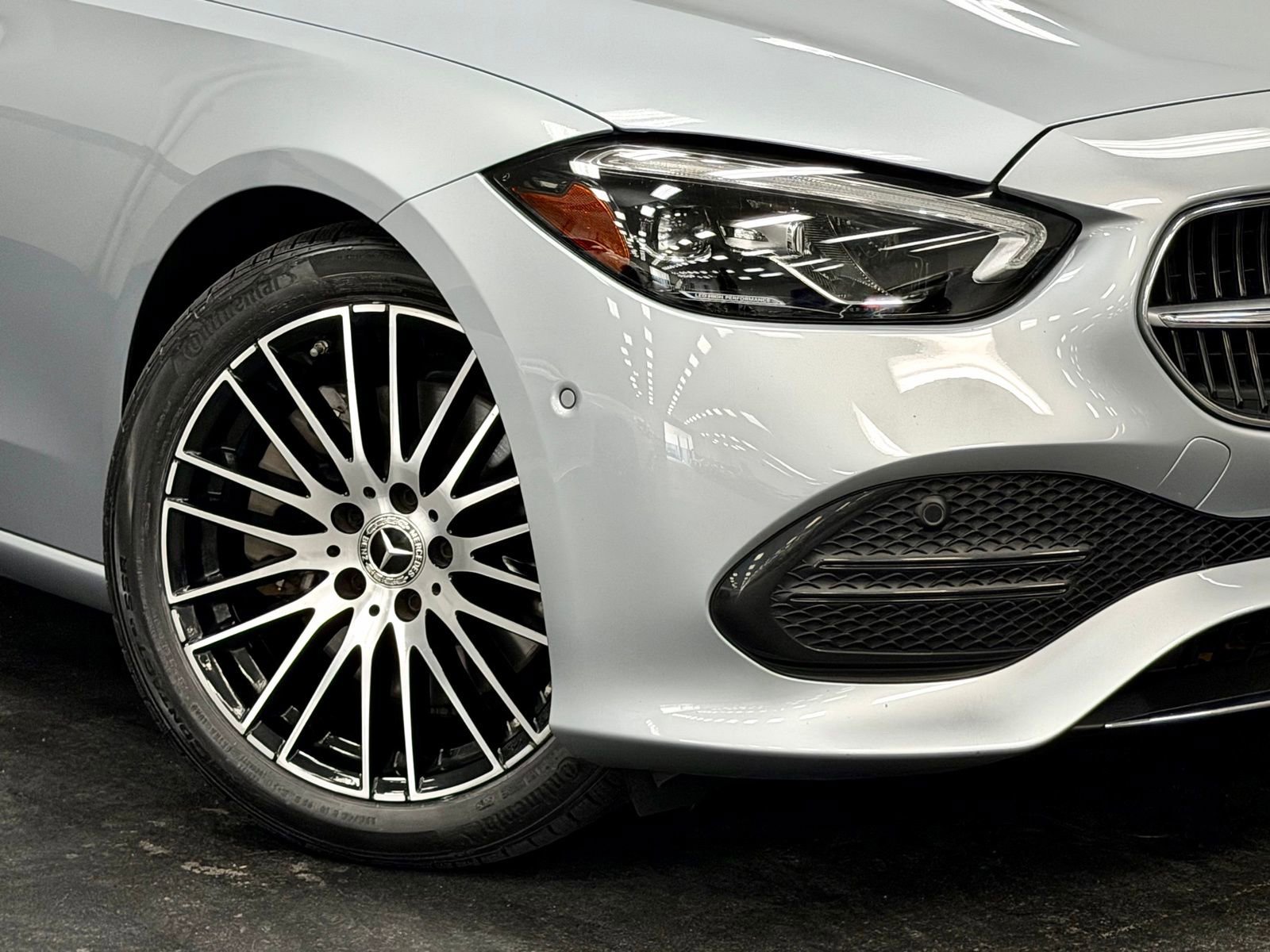 Used 2023 Mercedes-Benz C 300 4MATIC Sedan w/ Exclusive Trim Package image 4