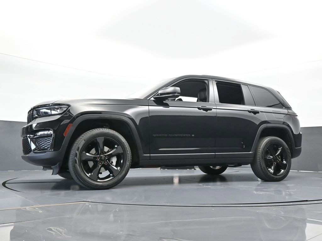 Used 2023 Jeep Grand Cherokee Limited w/ Black Appearance Package image 59