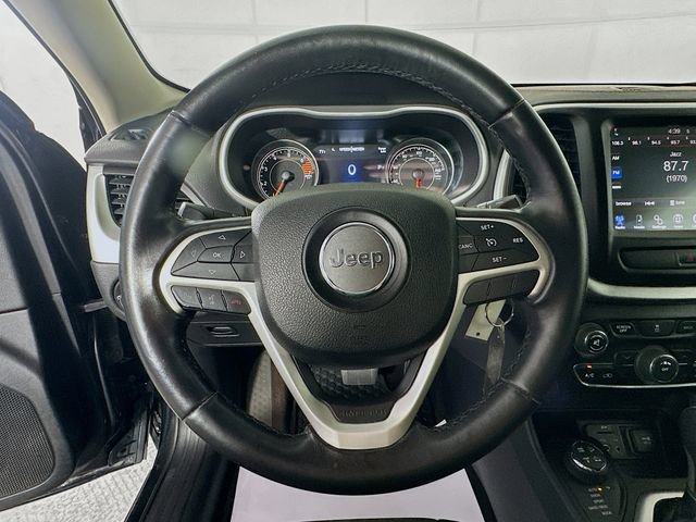 Used 2016 Jeep Cherokee Trailhawk image 12