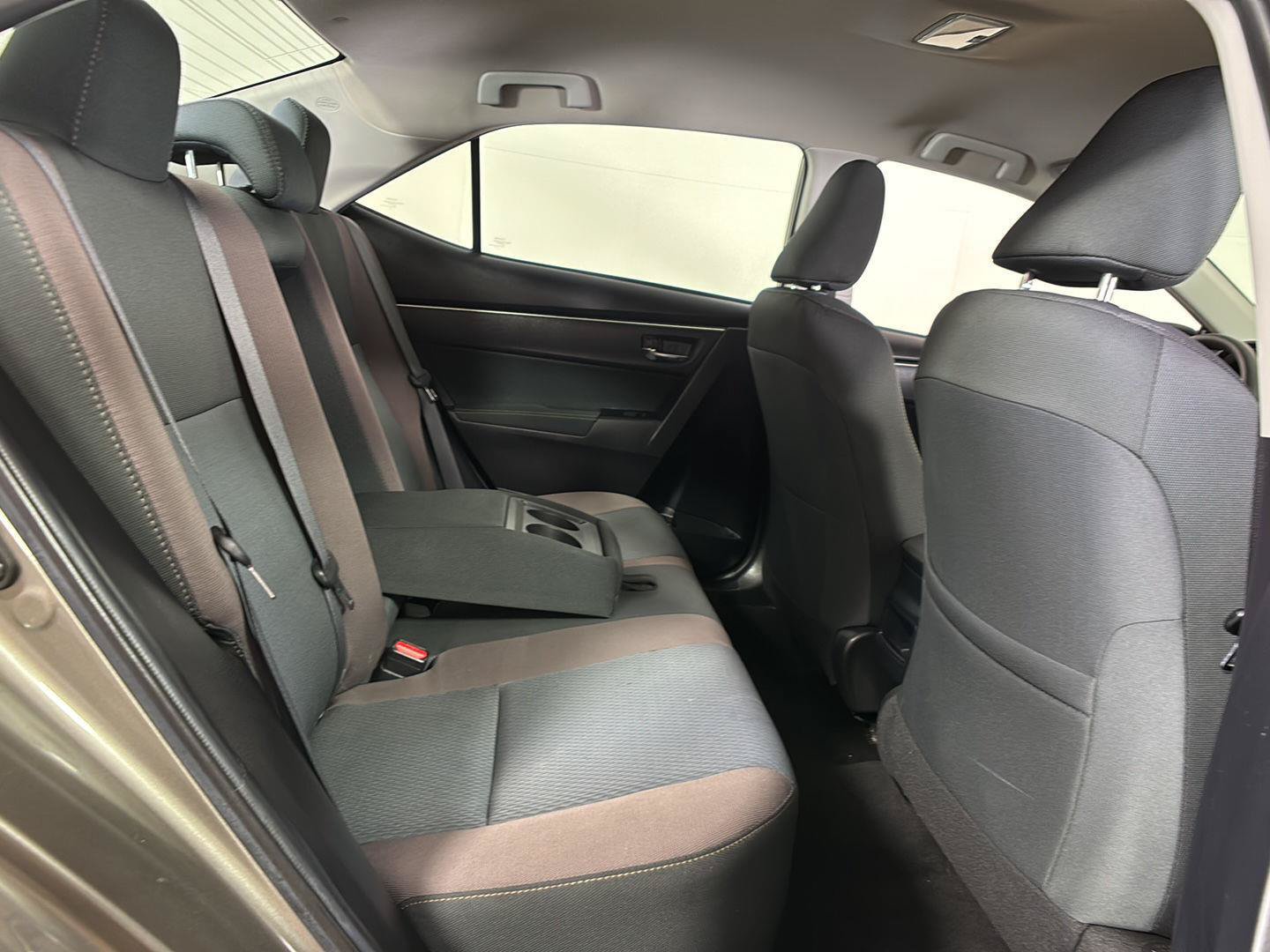 Used 2018 Toyota Corolla LE FWD image 15