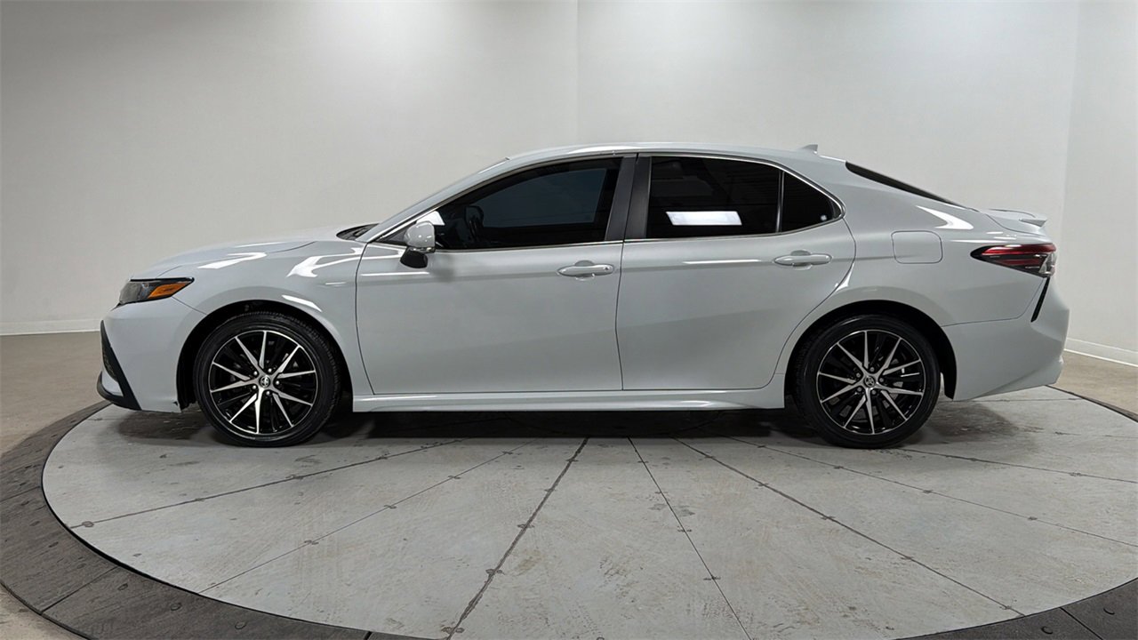 Certified 2022 Toyota Camry SE image 8