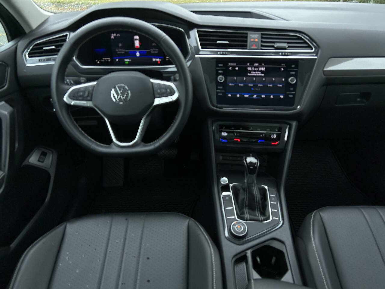 Used 2022 Volkswagen Tiguan SE image 10