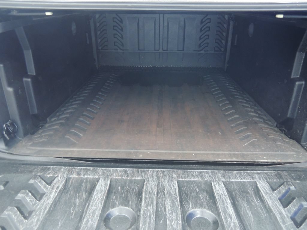 Used 2003 Chevrolet Avalanche 4x4 w/ The North Face Edition image 29