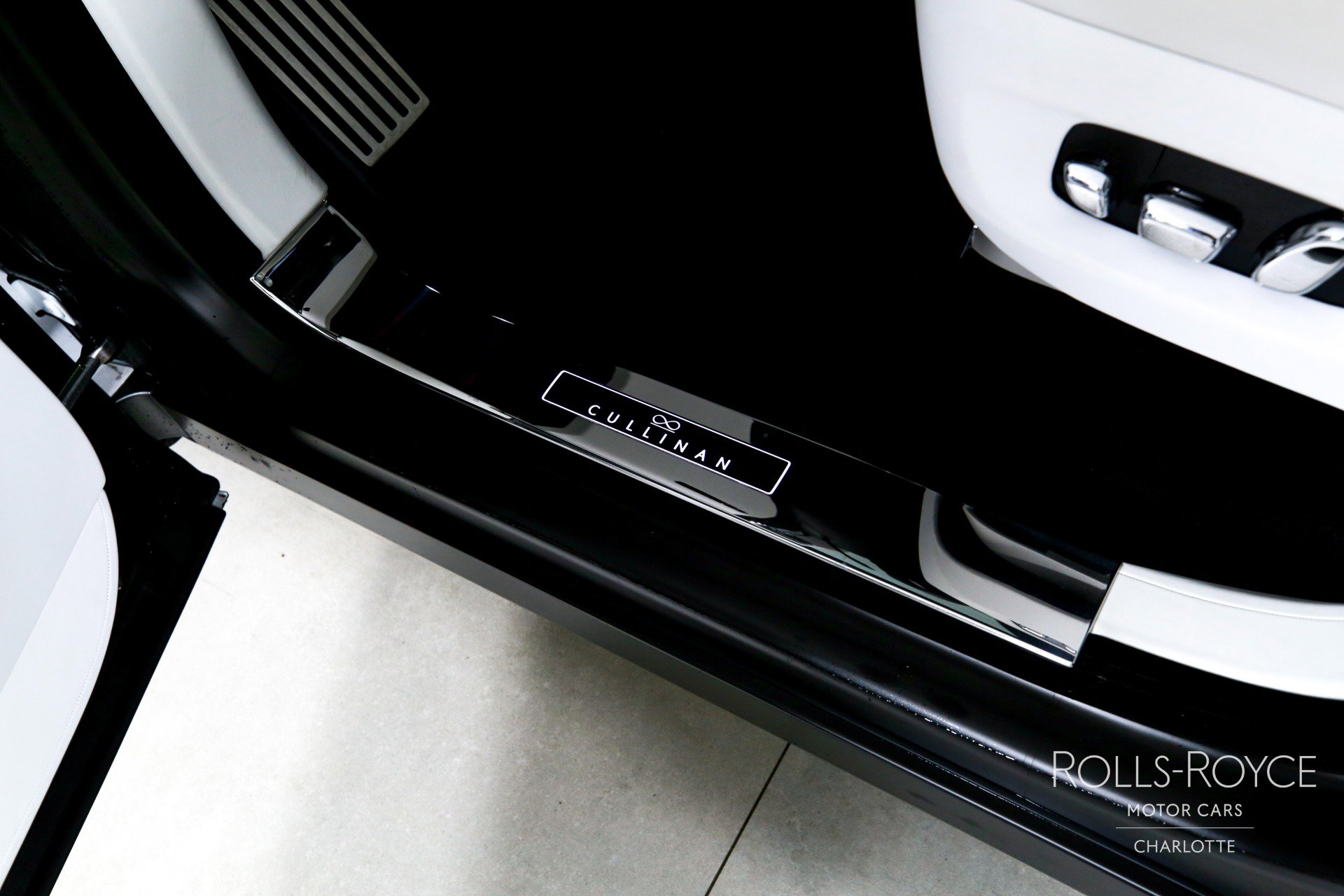 Certified 2025 Rolls-Royce Cullinan Black Badge image 16