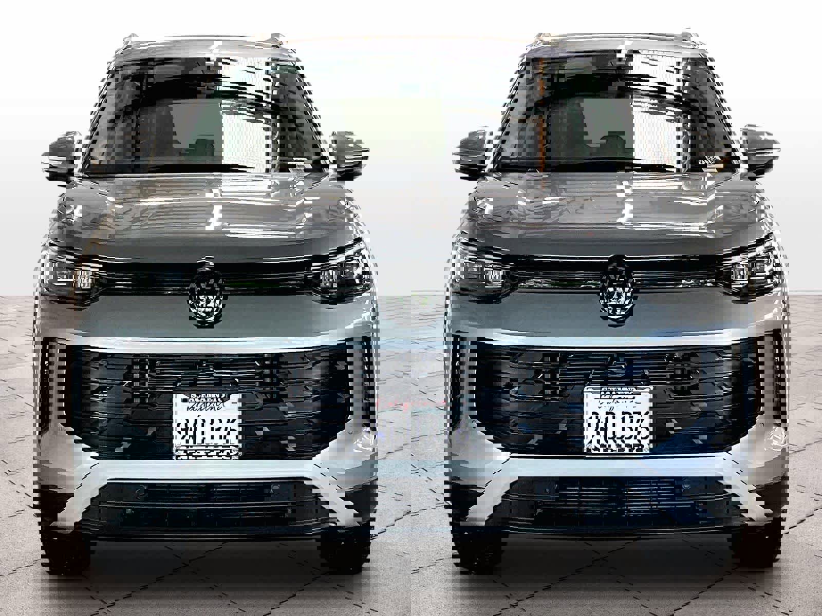 Certified 2025 Volkswagen Tiguan SE w/ Panoramic Sunroof Package image 3