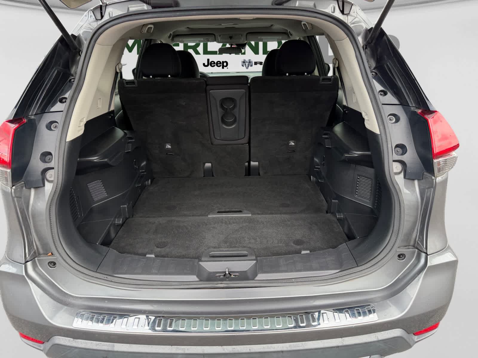 Used 2019 Nissan Rogue S w/ Special Edition Package FWD image 19