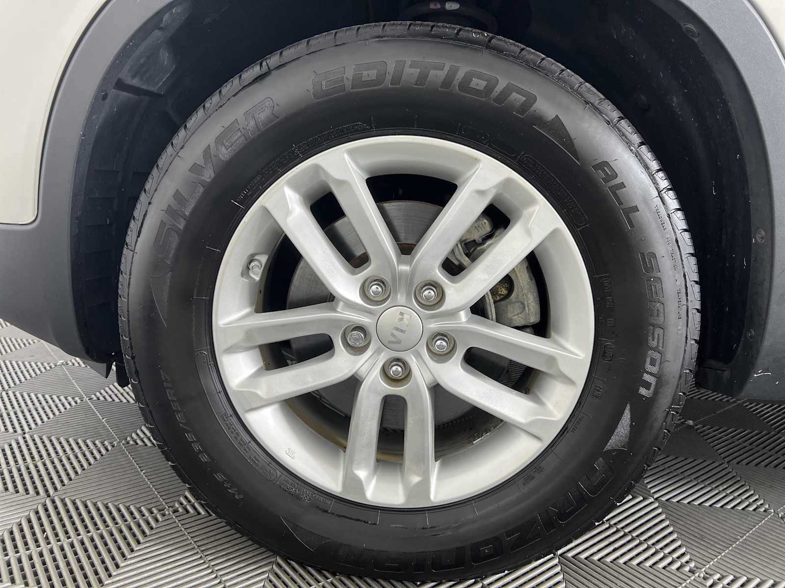 Used 2014 Kia Sorento LX image 18