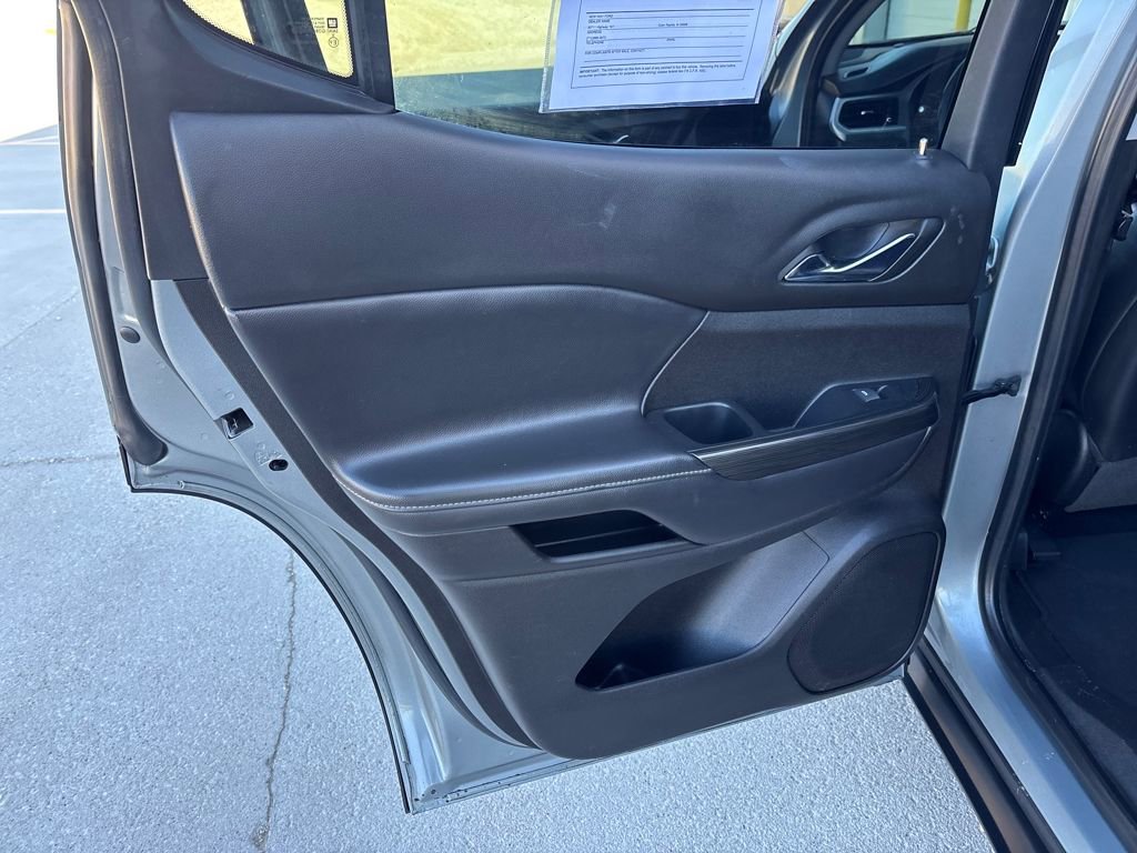 Used 2023 GMC Acadia SLT image 25