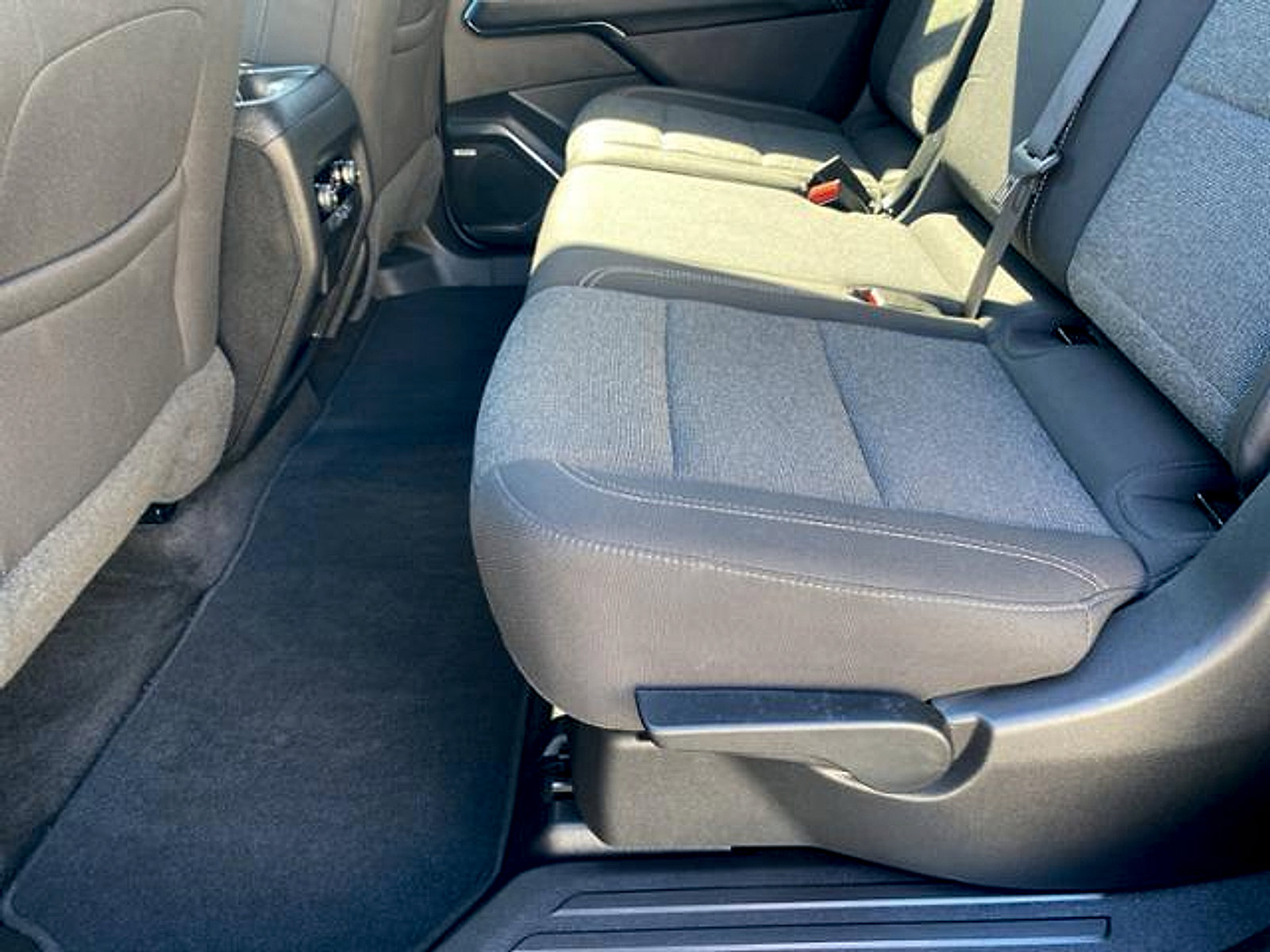 Used 2025 GMC Acadia Elevation AWD/4WD image 16