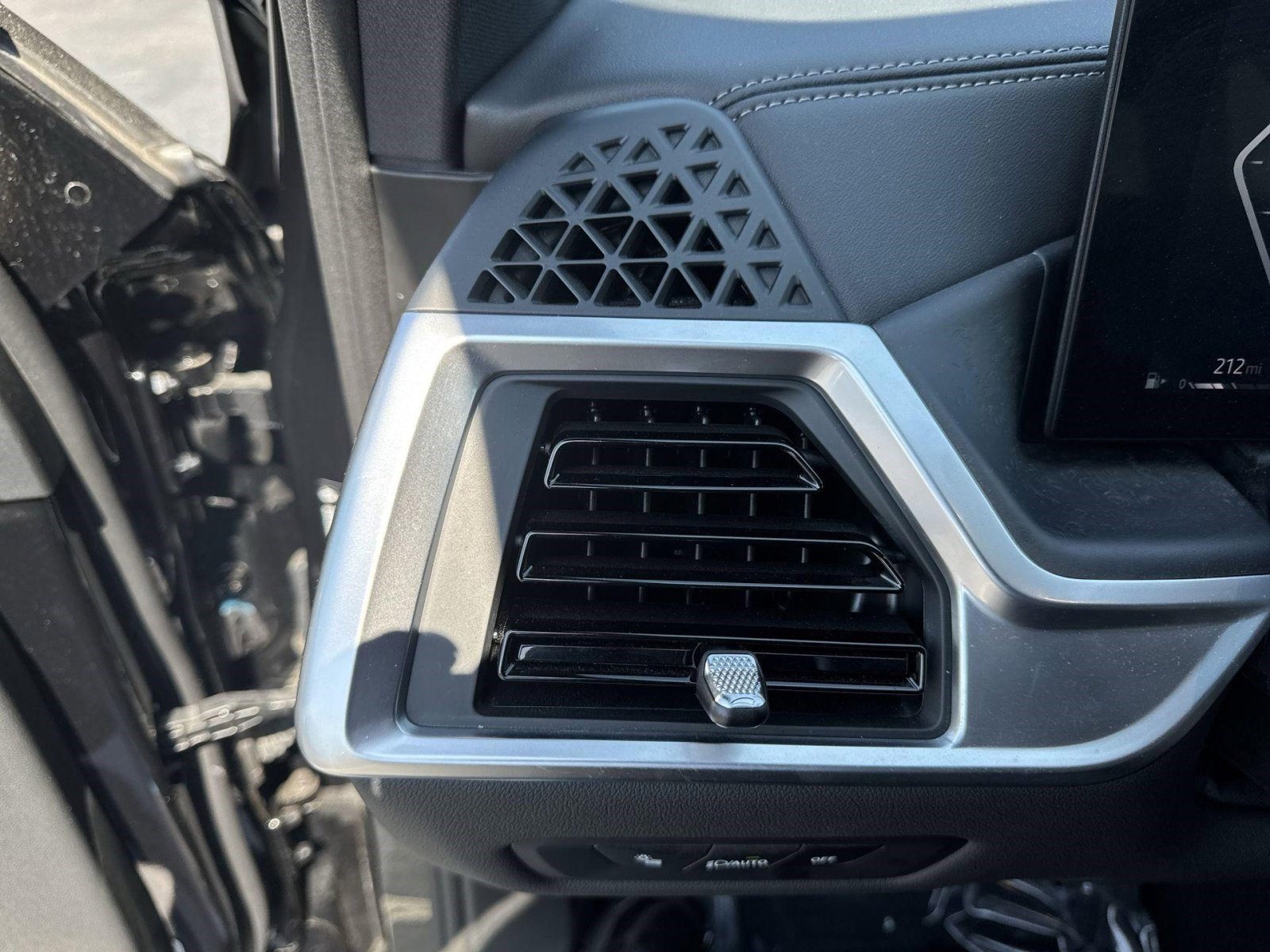 Used 2024 BMW X5 xDrive40i w/ Parking Assistance Package image 26