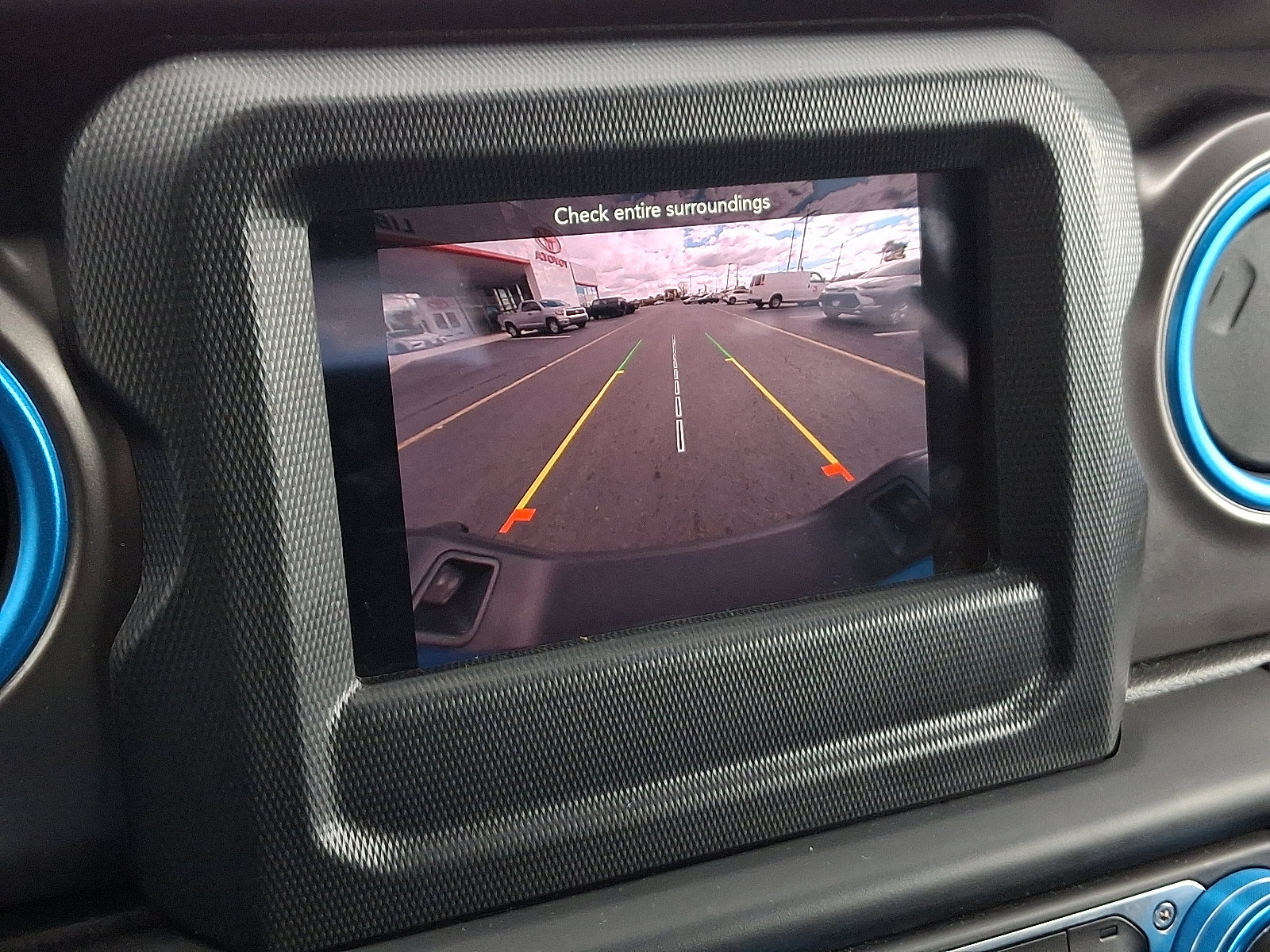 Used 2023 Jeep Gladiator Willys image 17