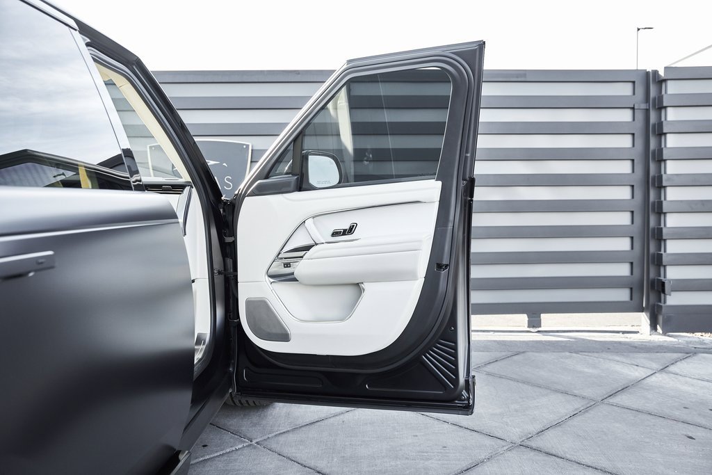 Used 2024 Land Rover Range Rover SV image 24