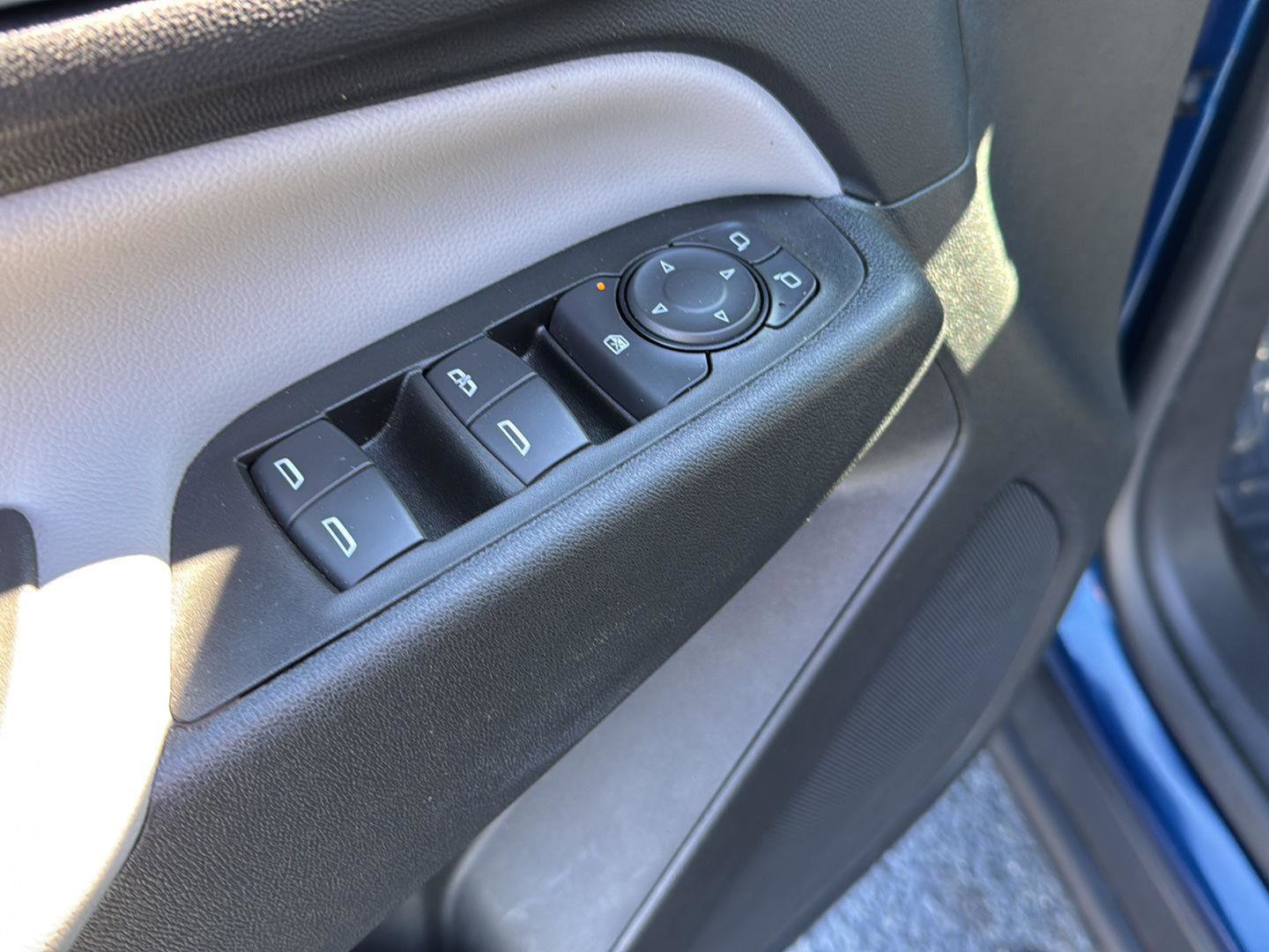 Used 2022 Chevrolet Equinox LT w/ LPO, Floor Liner Package image 26