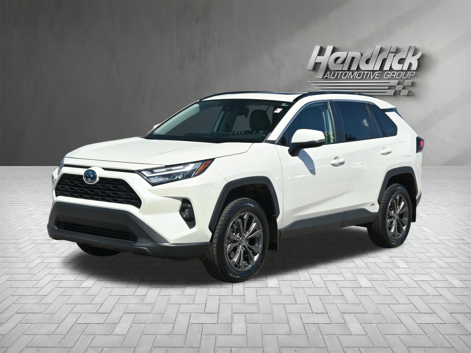 Used 2022 Toyota RAV4 XLE Premium image 8