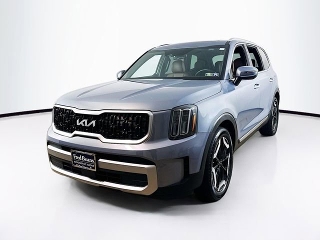 Used 2023 Kia Telluride EX w/ EX Captain's Chair Package image 4