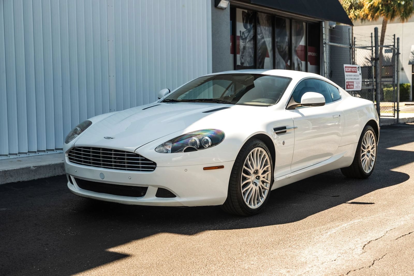 Used 2011 Aston Martin DB9 Coupe RWD image 3