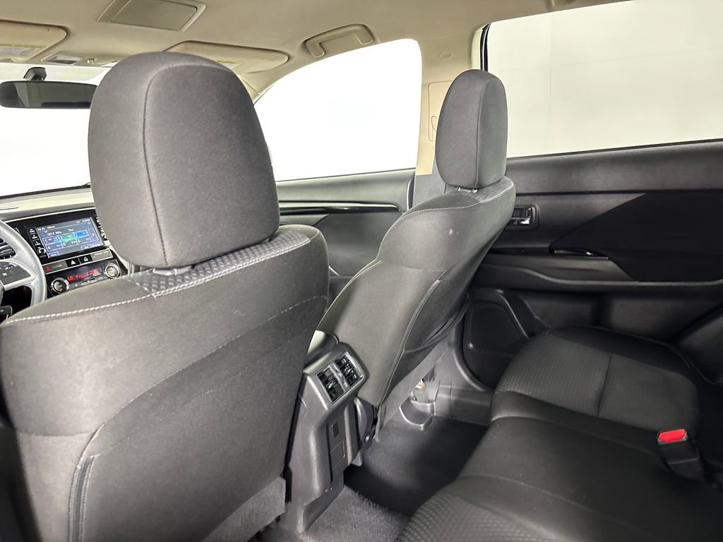 Used 2019 Mitsubishi Outlander ES image 26