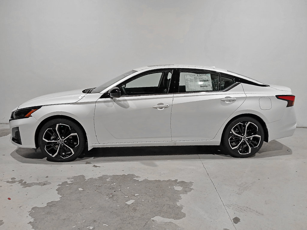 New 2026 Nissan Altima 2.5 SR w/ SR Premium Package FWD image 4