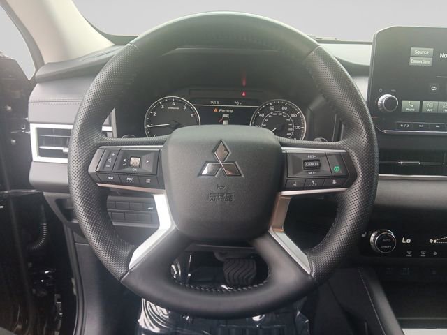 Used 2024 Mitsubishi Outlander SE Black Edition FWD image 11