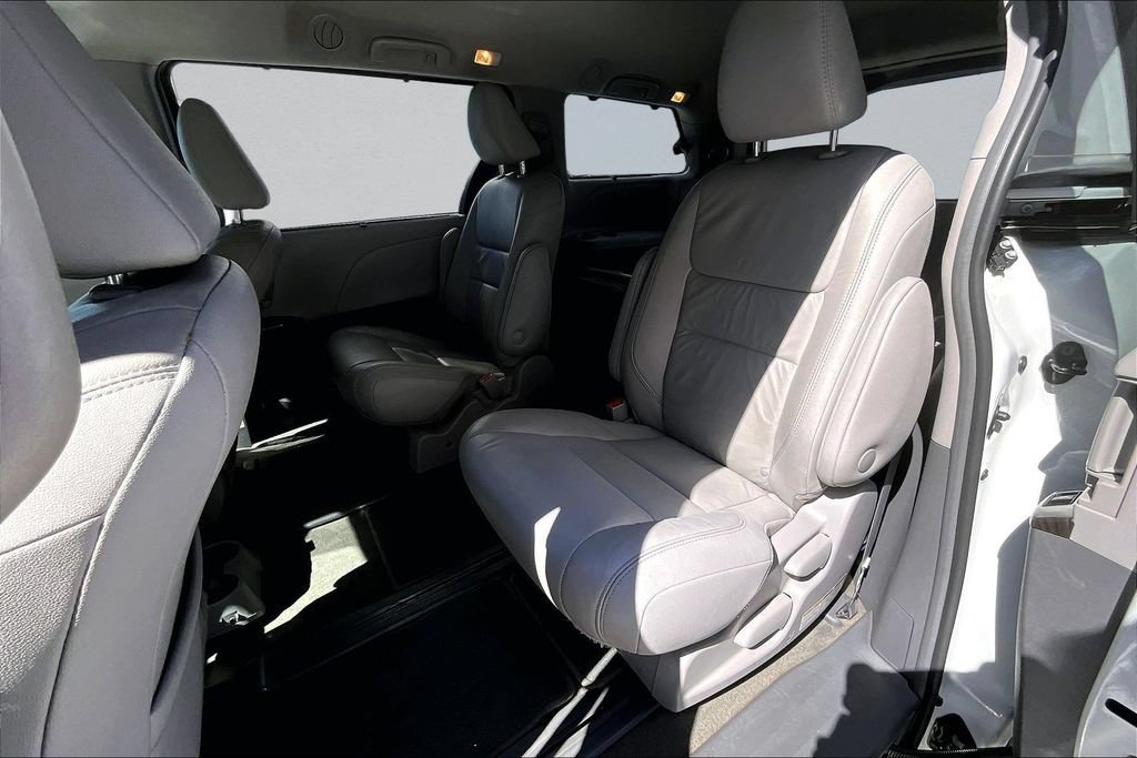 Used 2018 Toyota Sienna XLE AWD/4WD image 22