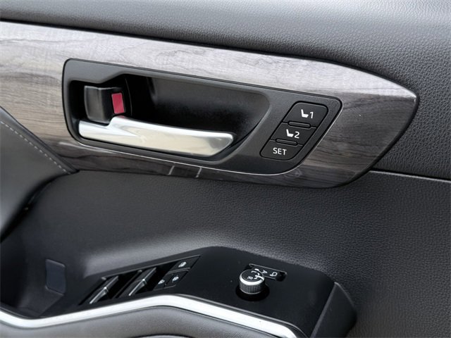 Certified 2025 Toyota Highlander Limited image 43