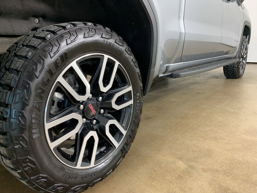 Used 2025 GMC Sierra 1500 AT4 w/ AT4 Premium Package AWD/4WD image 9